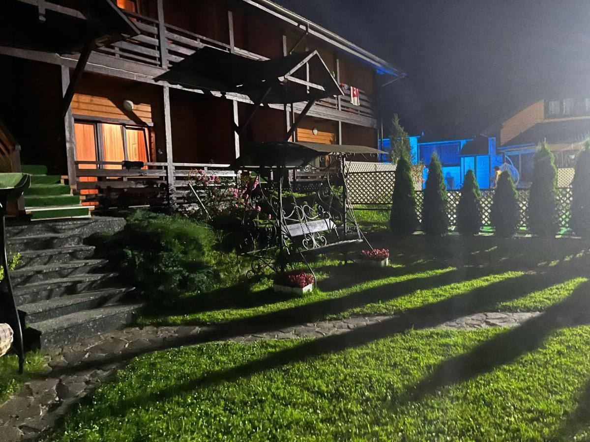 Central Courtyard Slavske Eksteriør billede